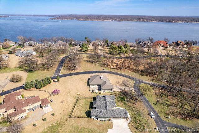 33389 S Coves Drive, Afton, OK 74331