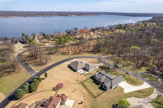 33389 S Coves Drive, Afton, OK 74331