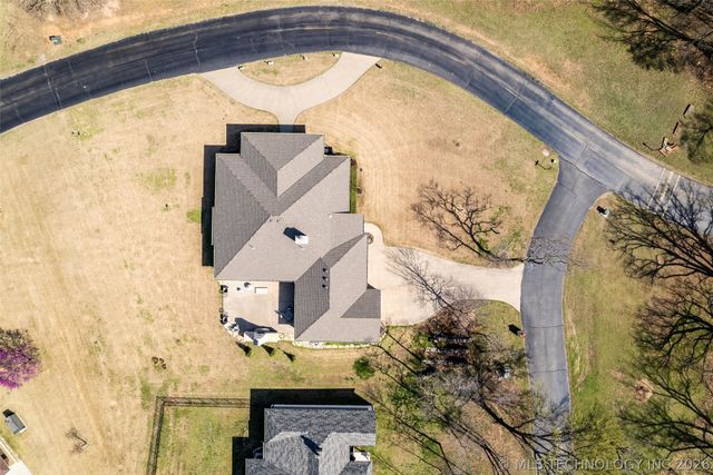 33389 S Coves Drive, Afton, OK 74331