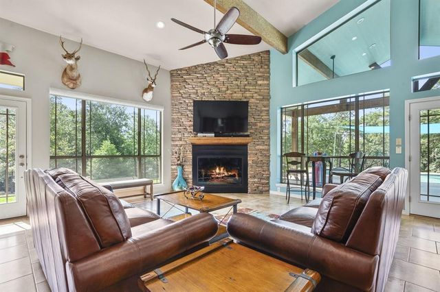 794 County Road 3345, Colmesneil, TX 75938