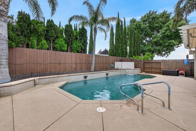 2695 3rd St, Lincoln, CA 95648