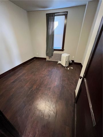 227 Maytide Street, Carrick, PA 15227