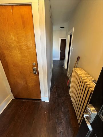 227 Maytide Street, Carrick, PA 15227