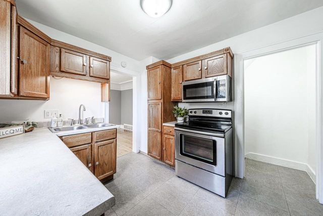 1438 95th STREET, West Allis, WI 53214