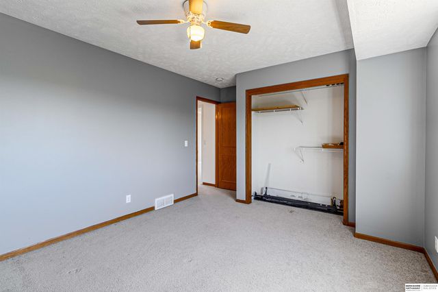 2204 Queen Drive, Papillion, NE 68046