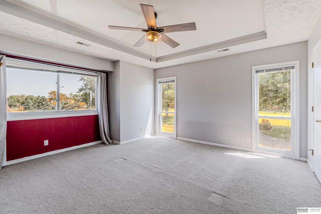 2204 Queen Drive, Papillion, NE 68046