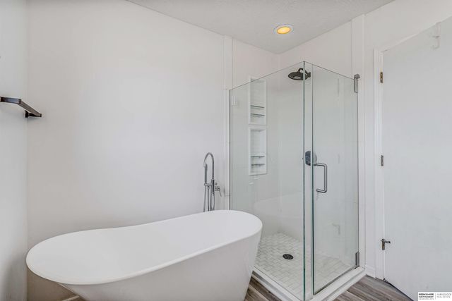 2204 Queen Drive, Papillion, NE 68046