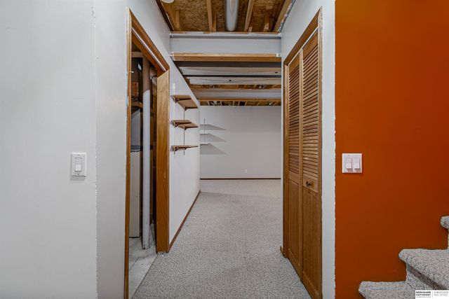2204 Queen Drive, Papillion, NE 68046