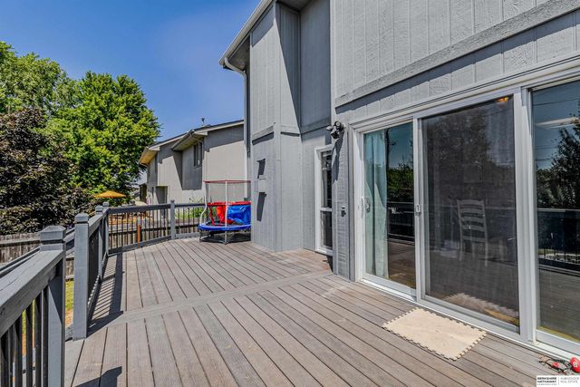 2204 Queen Drive, Papillion, NE 68046