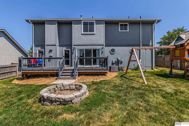 2204 Queen Drive, Papillion, NE 68046