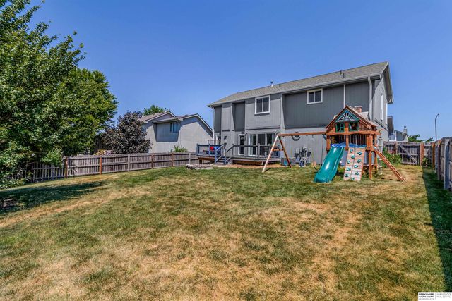 2204 Queen Drive, Papillion, NE 68046