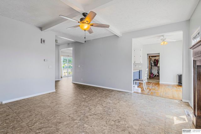 2204 Queen Drive, Papillion, NE 68046