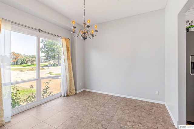 2204 Queen Drive, Papillion, NE 68046