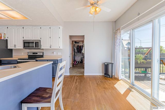 2204 Queen Drive, Papillion, NE 68046
