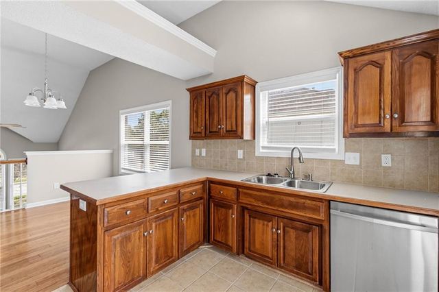 9112 N Camden Avenue, Kansas City, MO 64154