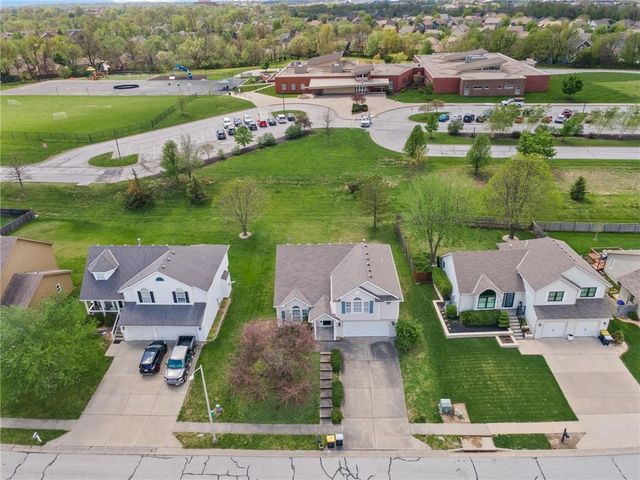 9112 N Camden Avenue, Kansas City, MO 64154