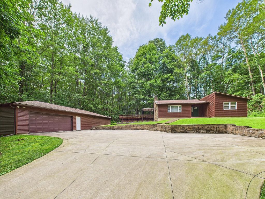 4975 Jacobs Ladder Rd Road SW, Lancaster, OH 43130