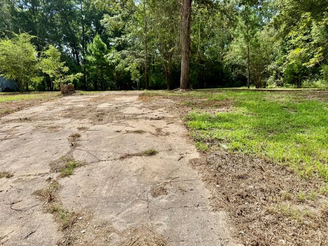 800 Windwood Drive, Livingston, TX 77351