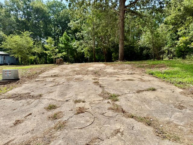 800 Windwood Drive, Livingston, TX 77351