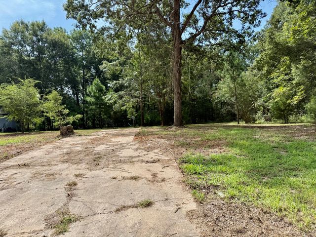800 Windwood Drive, Livingston, TX 77351