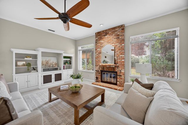 2206 Fort Point Dr, Gold River, CA 95670