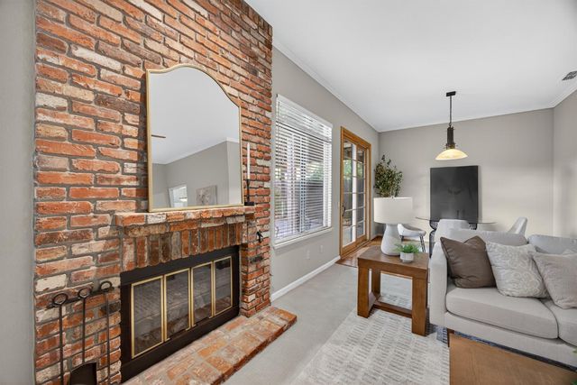 2206 Fort Point Dr, Gold River, CA 95670