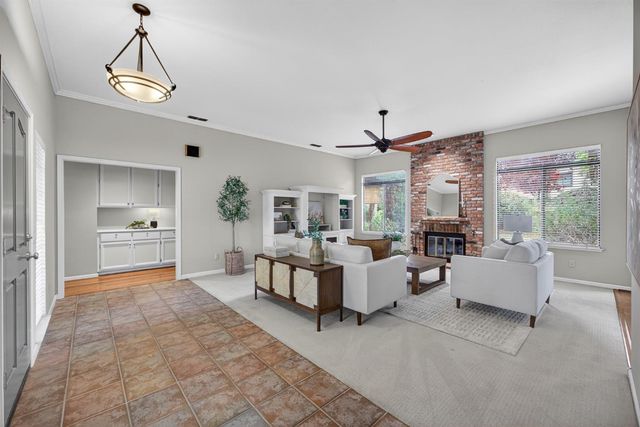 2206 Fort Point Dr, Gold River, CA 95670