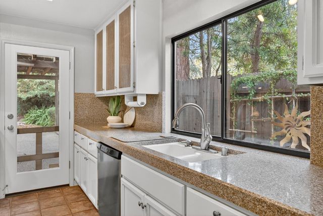 2206 Fort Point Dr, Gold River, CA 95670