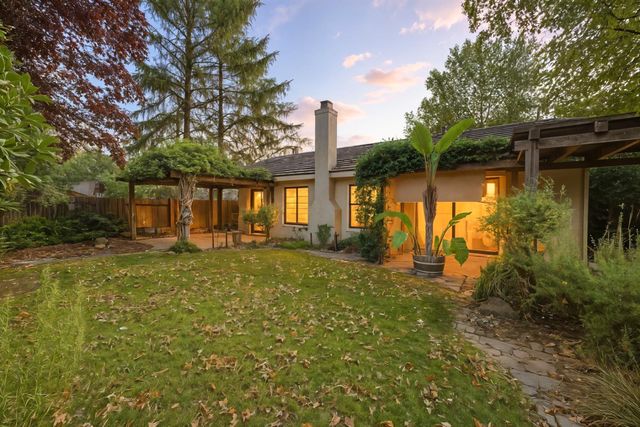 2206 Fort Point Dr, Gold River, CA 95670