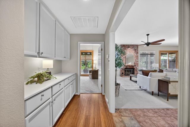 2206 Fort Point Dr, Gold River, CA 95670