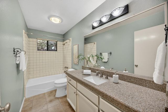 2206 Fort Point Dr, Gold River, CA 95670