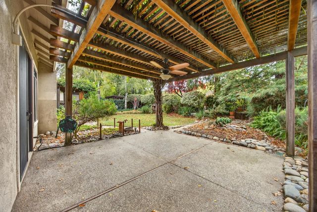 2206 Fort Point Dr, Gold River, CA 95670