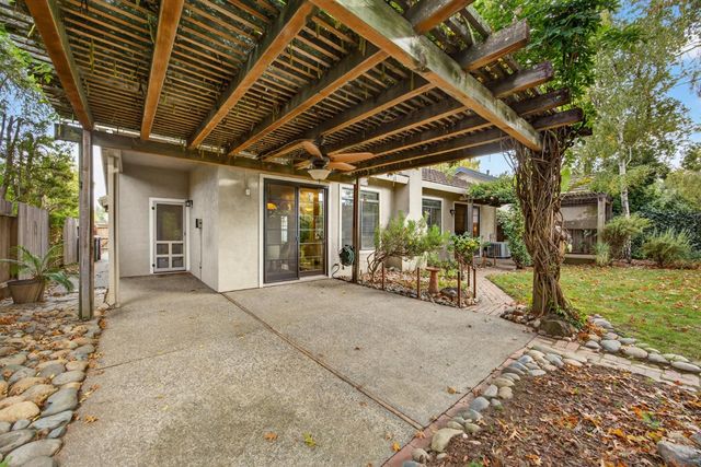 2206 Fort Point Dr, Gold River, CA 95670