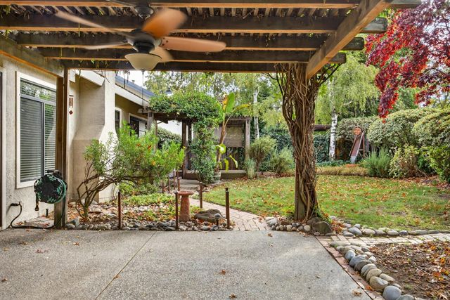 2206 Fort Point Dr, Gold River, CA 95670