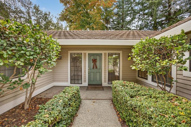 2206 Fort Point Dr, Gold River, CA 95670