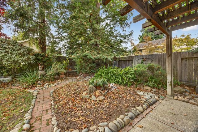 2206 Fort Point Dr, Gold River, CA 95670