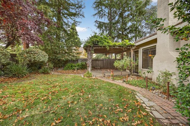 2206 Fort Point Dr, Gold River, CA 95670