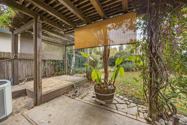 2206 Fort Point Dr, Gold River, CA 95670