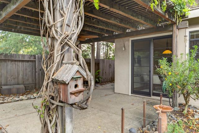 2206 Fort Point Dr, Gold River, CA 95670