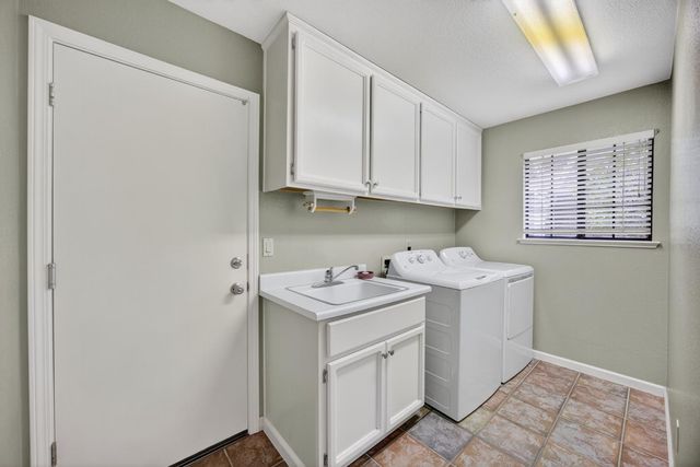 2206 Fort Point Dr, Gold River, CA 95670