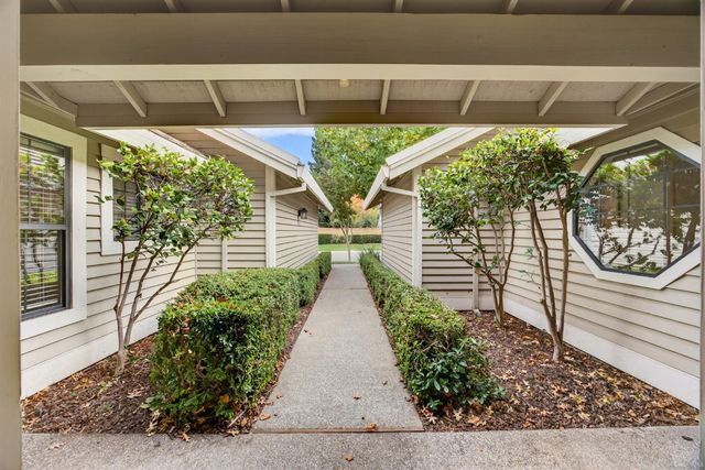 2206 Fort Point Dr, Gold River, CA 95670