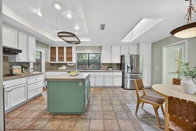 2206 Fort Point Dr, Gold River, CA 95670