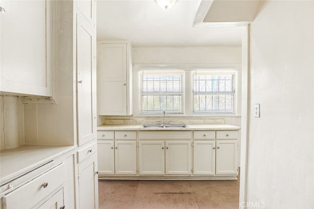 924 W 76th, Los Angeles, CA 90044