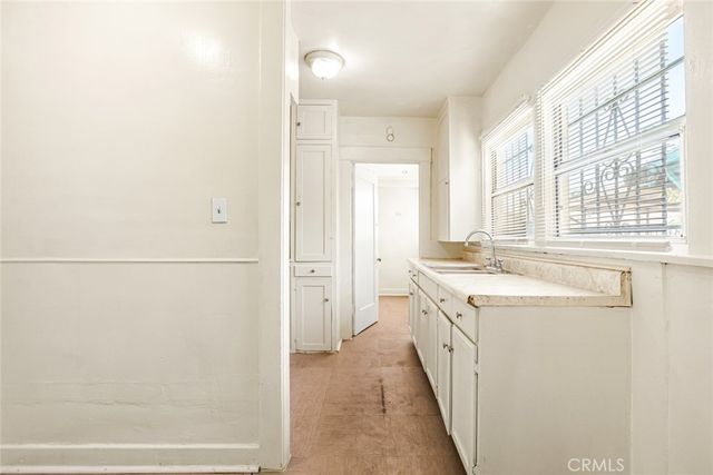 924 W 76th, Los Angeles, CA 90044