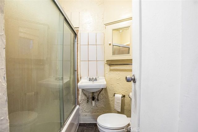 924 W 76th, Los Angeles, CA 90044
