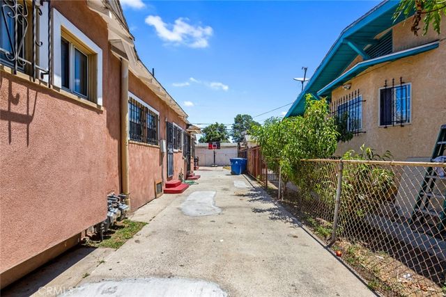 924 W 76th, Los Angeles, CA 90044