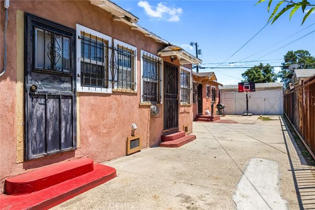 924 W 76th, Los Angeles, CA 90044