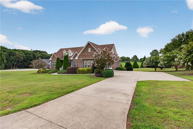 200 Willow Ridge Road, Westminster, SC 29693