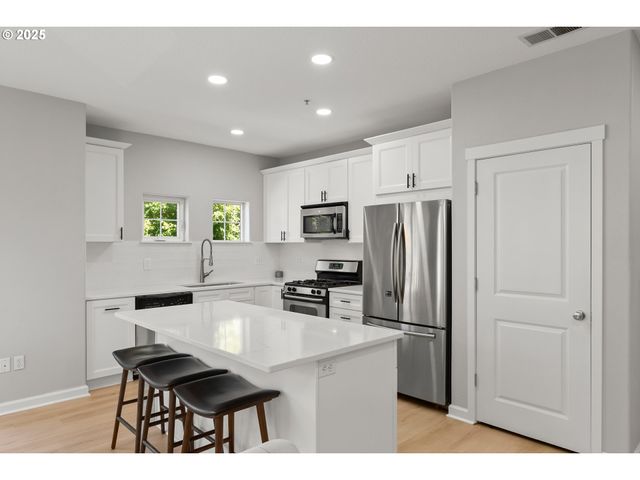 1140 Sw 170TH Ave 203, Beaverton, OR 97003