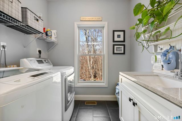 4 Red Fox Court, New Fairfield, CT 06812